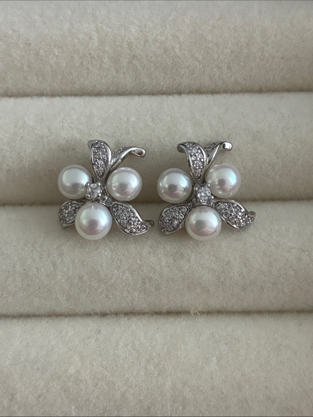Pearl & Crystal Flower Stud Earrings - White Pearls, Silver Tone
